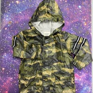 Old Navy Camouflage Camo Raincoat Buckle Size 5T
